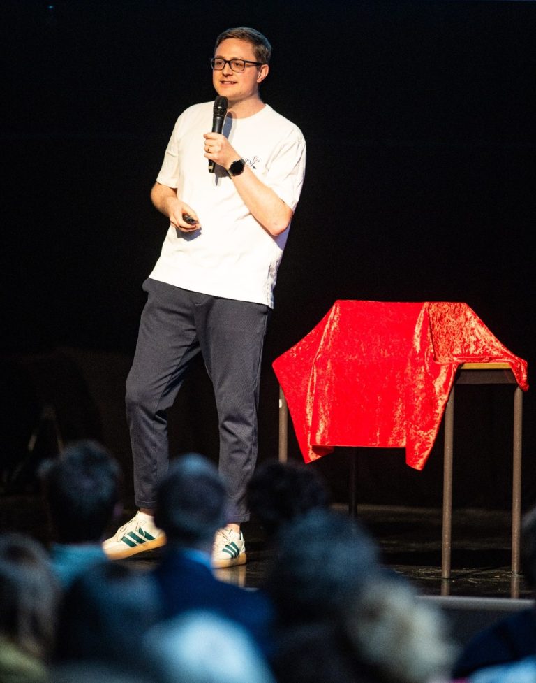 Science-Slam Auftritt von Maxi Perez Prada beim Science Slam in Oldenburg