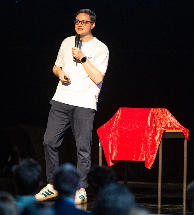 Science-Slam Auftritt von Maxi Perez Prada beim Science Slam in Oldenburg